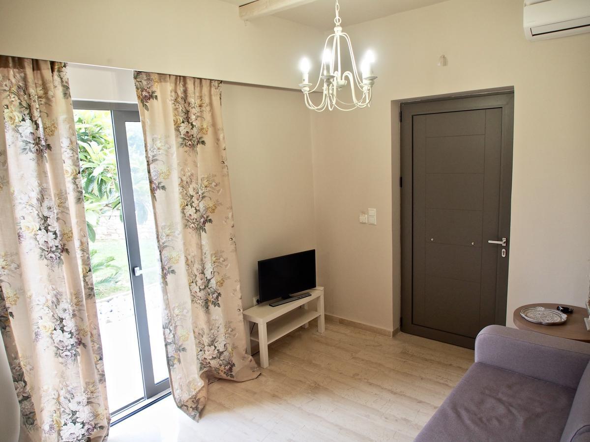Lena Mare Aparthotel Chrani Exterior photo